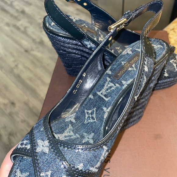 Louis Vuitton Vintage Denim heels in Perfect conditions ! - Picture 3 of 7